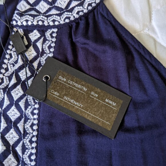 Ladies top - Picture 4 of 6